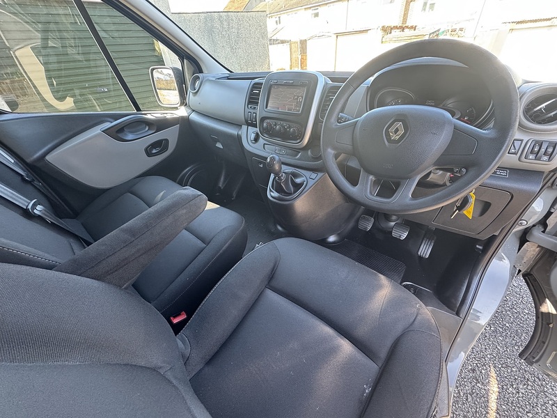 Renault Trafic 1.6 dCi 29 Business Panel Van 5dr Diesel Manual SWB Standard Roof Euro 6 (120 ps) - U75078