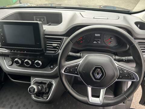 Renault Trafic 2.0 dCi Blue SL28 Sport+ Panel Van 5dr Diesel Manual L1 H1 Euro 6 (s/s) (150 ps) - U75086