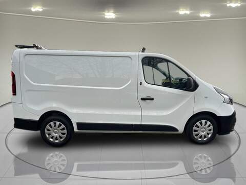Renault Trafic 2.0 dCi ENERGY 30 Business+ Panel Van 5dr Diesel Manual SWB Standard Roof Euro 6 (s/s) (145 ps) - U75087