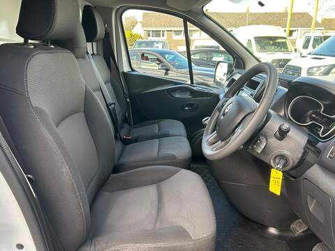 Renault Trafic 2.0 dCi ENERGY 30 Business+ Panel Van 5dr Diesel Manual SWB Standard Roof Euro 6 (s/s) (145 ps) - U75087