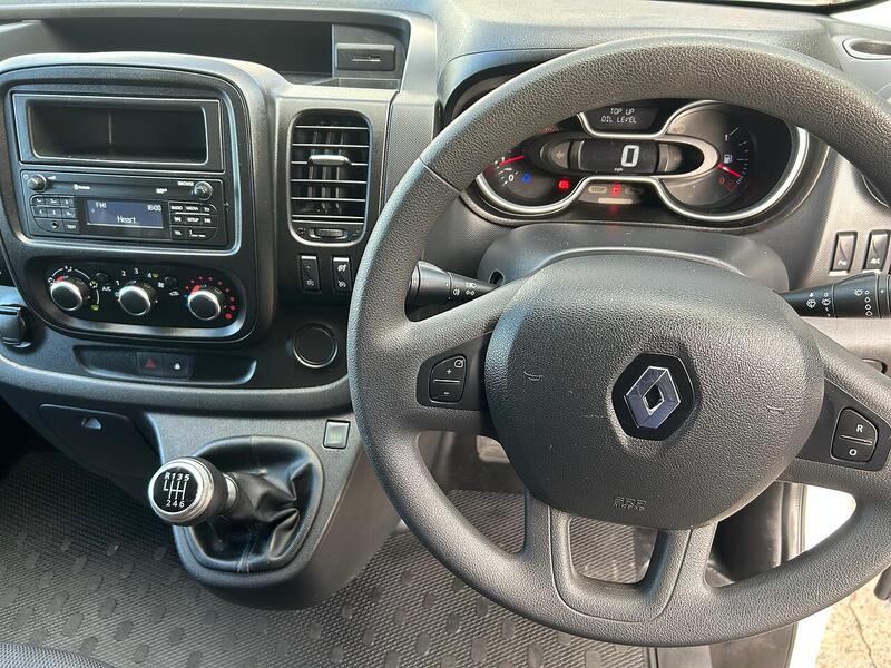 Renault Trafic 2.0 dCi ENERGY 30 Business+ Panel Van 5dr Diesel Manual SWB Standard Roof Euro 6 (s/s) (145 ps) - U75087