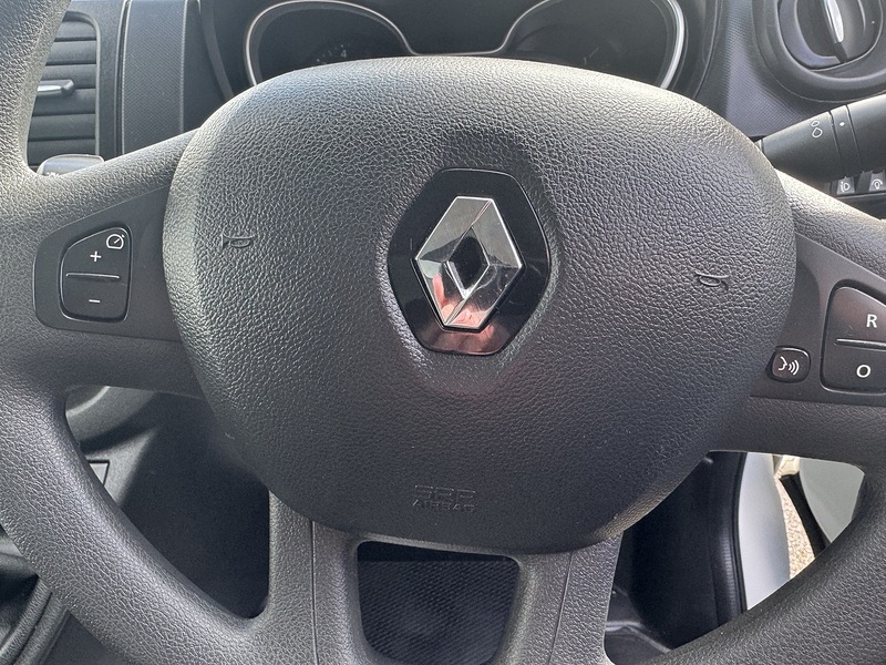 Renault Trafic 2.0 dCi ENERGY 30 Business+ Panel Van 5dr Diesel Manual SWB Standard Roof Euro 6 (s/s) (145 ps) - U75089