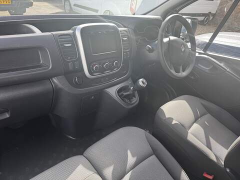 Renault Trafic 2.0 dCi ENERGY 30 Business+ Panel Van 5dr Diesel Manual SWB Standard Roof Euro 6 (s/s) (145 ps) - U75089