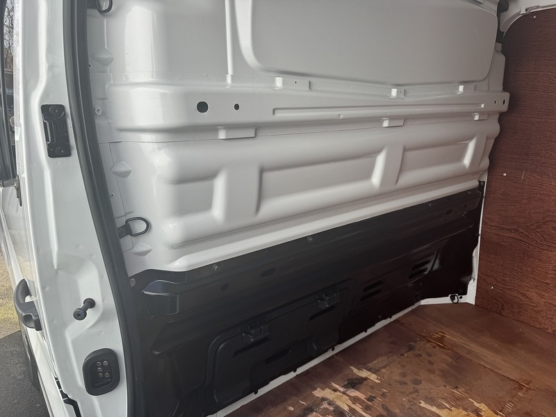 Renault Trafic 2.0 dCi ENERGY 30 Business+ Panel Van 5dr Diesel Manual SWB Standard Roof Euro 6 (s/s) (145 ps) - U75089