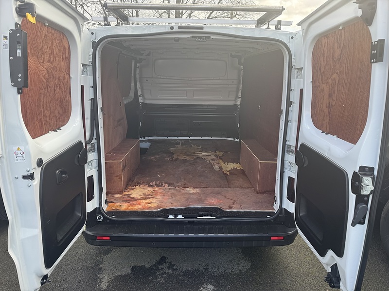 Renault Trafic 2.0 dCi ENERGY 30 Business+ Panel Van 5dr Diesel Manual SWB Standard Roof Euro 6 (s/s) (145 ps) - U75089