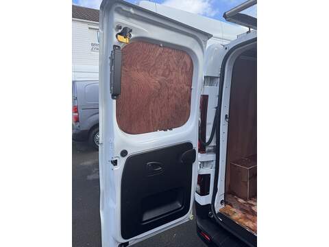 Renault Trafic 2.0 dCi ENERGY 30 Business+ Panel Van 5dr Diesel Manual SWB Standard Roof Euro 6 (s/s) (145 ps) - U75089