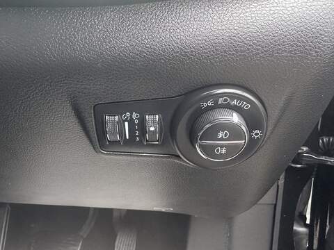 Jeep Compass 1.3 GSE T4 11.4kWh S SUV 5dr Petrol Plug-in Hybrid Auto 4xe Euro 6 (s/s) (240 ps) - U75096