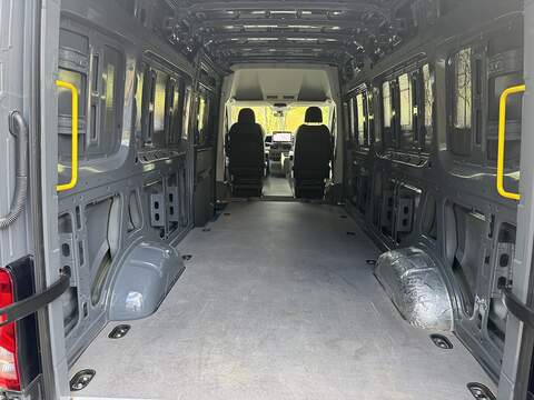 MAN TGE 2.0 BiTurbo 3180d Panel Van 5dr Diesel Auto 4WD LWB High Roof Euro 6 (s/s) (177 ps) - U75117