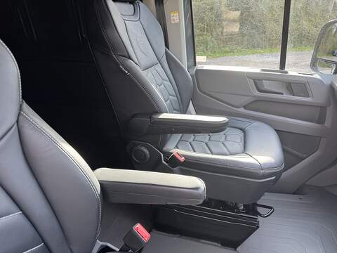 MAN TGE 2.0 BiTurbo 3180d Panel Van 5dr Diesel Auto 4WD LWB High Roof Euro 6 (s/s) (177 ps) - U75117