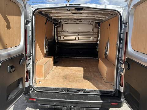 Renault Trafic 2.0 dCi ENERGY 28 Sport Panel Van 5dr Diesel Manual SWB Standard Roof Euro 6 (s/s) (120 ps) - U75121