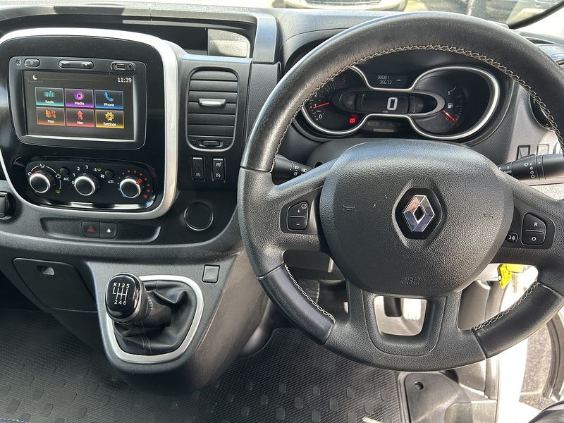 Renault Trafic 2.0 dCi ENERGY 28 Sport Panel Van 5dr Diesel Manual SWB Standard Roof Euro 6 (s/s) (120 ps) - U75121