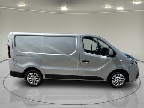 Renault Trafic 2.0 dCi ENERGY 28 Sport Panel Van 5dr Diesel Manual SWB Standard Roof Euro 6 (s/s) (120 ps) - U75121