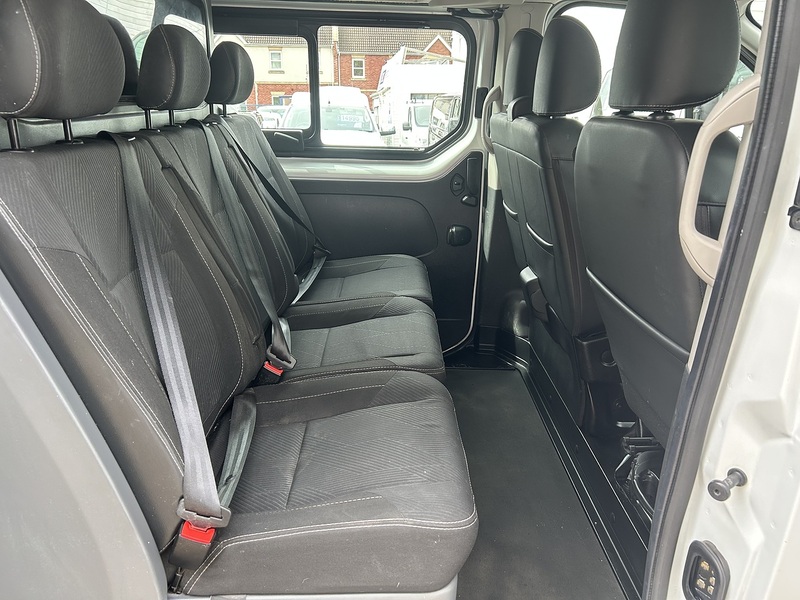 Renault Trafic 1.6 dCi 29 Sport Nav Crew Van Double Cab 6dr Diesel Manual LWB Euro 6 (120 ps) - U75123