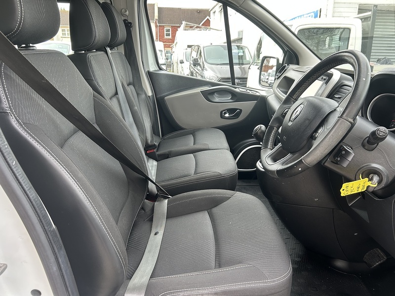 Renault Trafic 1.6 dCi 29 Sport Nav Crew Van Double Cab 6dr Diesel Manual LWB Euro 6 (120 ps) - U75123