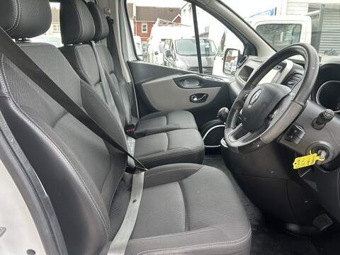 Renault Trafic 1.6 dCi 29 Sport Nav Crew Van Double Cab 6dr Diesel Manual LWB Euro 6 (120 ps) - U75123