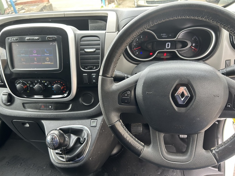 Renault Trafic 1.6 dCi 29 Sport Nav Crew Van Double Cab 6dr Diesel Manual LWB Euro 6 (120 ps) - U75123