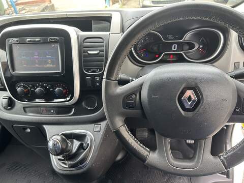 Renault Trafic 1.6 dCi 29 Sport Nav Crew Van Double Cab 6dr Diesel Manual LWB Euro 6 (120 ps) - U75123