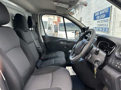Nissan NV300 2.0 dCi 30 Acenta L2 H1 Euro 6 4dr - U75136