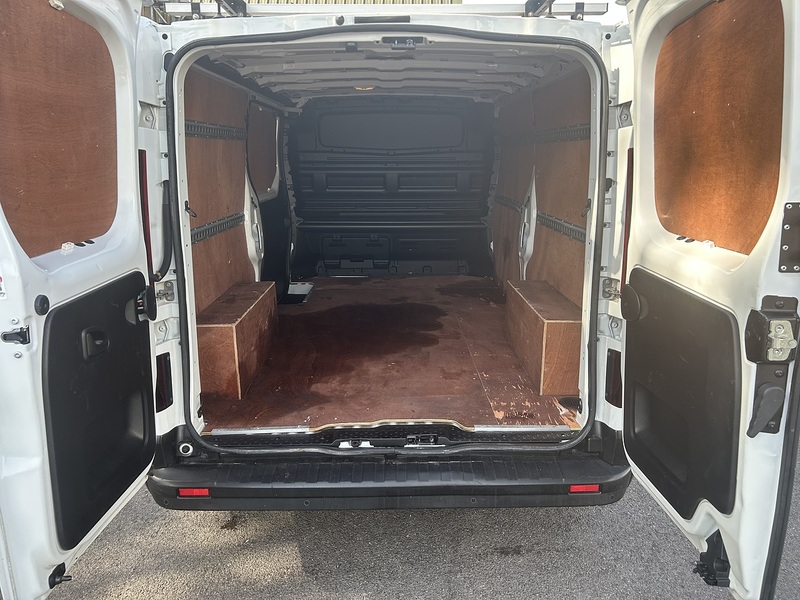 Nissan NV300 2.0 dCi 30 Acenta L2 H1 Euro 6 4dr - U75136