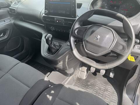 Peugeot Partner 1.5 BlueHDi 950 Professional Premium Long Panel Van 6dr Diesel Manual LWB Euro 6 (100 bhp) - U75138