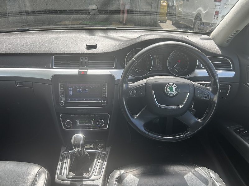 Skoda Superb 2.0 TDI Elegance Estate 5dr Diesel Manual 4WD Euro 5 (170 ps) - U75162