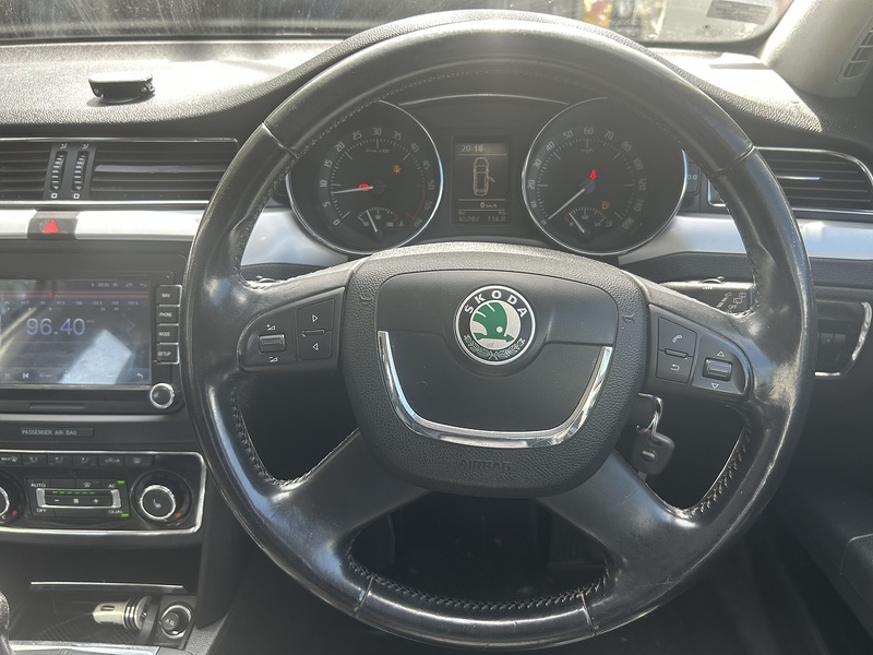 Skoda Superb 2.0 TDI Elegance Estate 5dr Diesel Manual 4WD Euro 5 (170 ps) - U75162
