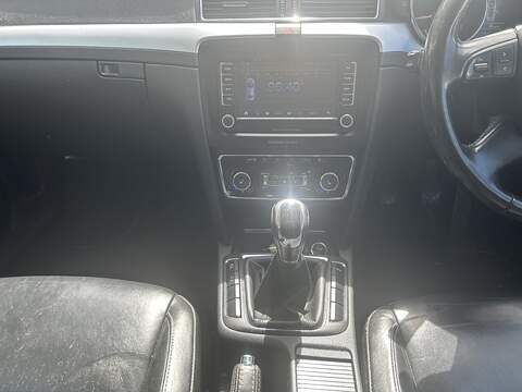 Skoda Superb 2.0 TDI Elegance Estate 5dr Diesel Manual 4WD Euro 5 (170 ps) - U75162