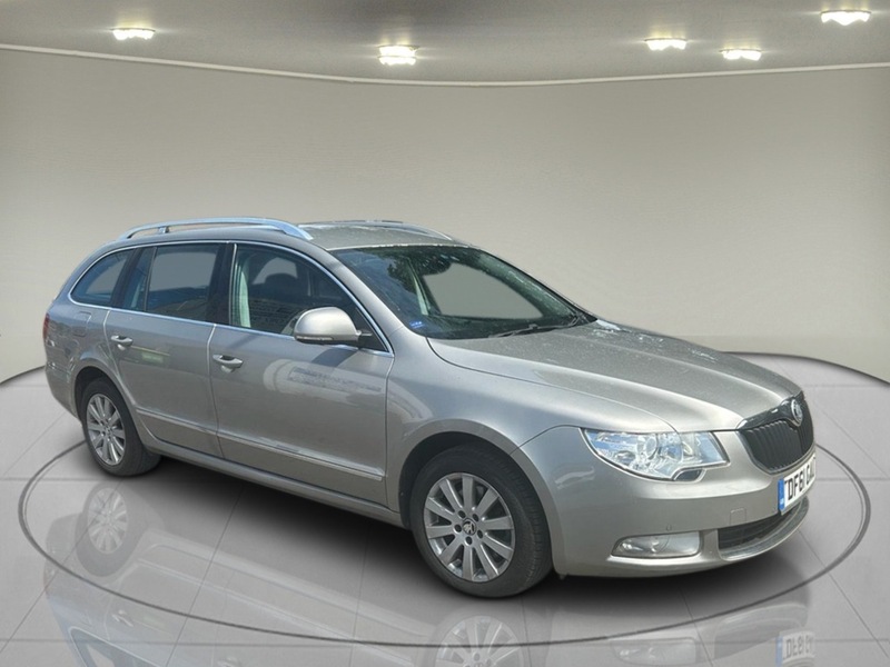 Skoda Superb 2.0 TDI Elegance Estate 5dr Diesel Manual 4WD Euro 5 (170 ps) - U75162