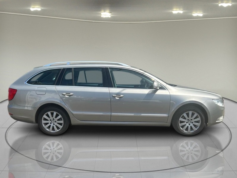 Skoda Superb 2.0 TDI Elegance Estate 5dr Diesel Manual 4WD Euro 5 (170 ps) - U75162