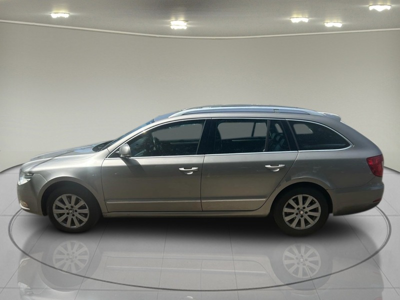 Skoda Superb 2.0 TDI Elegance Estate 5dr Diesel Manual 4WD Euro 5 (170 ps) - U75162