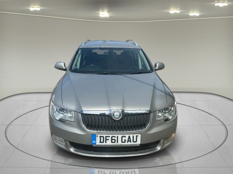 Skoda Superb 2.0 TDI Elegance Estate 5dr Diesel Manual 4WD Euro 5 (170 ps) - U75162