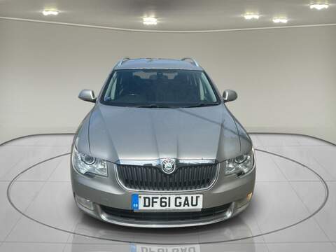 Skoda Superb 2.0 TDI Elegance Estate 5dr Diesel Manual 4WD Euro 5 (170 ps) - U75162