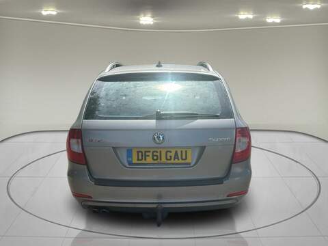 Skoda Superb 2.0 TDI Elegance Estate 5dr Diesel Manual 4WD Euro 5 (170 ps) - U75162