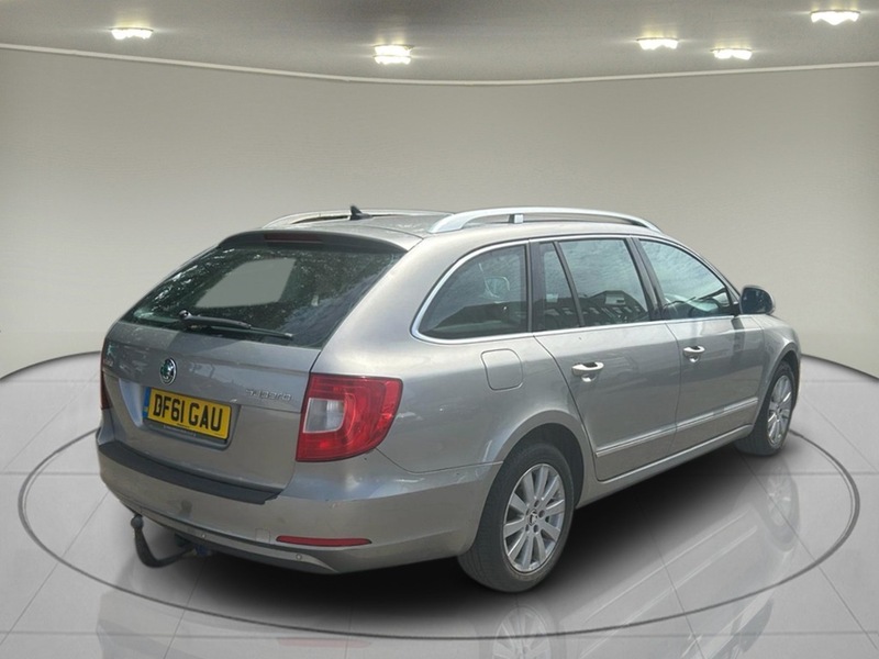 Skoda Superb 2.0 TDI Elegance Estate 5dr Diesel Manual 4WD Euro 5 (170 ps) - U75162