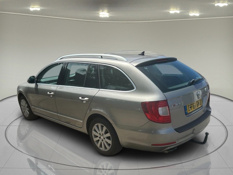 Skoda Superb 2.0 TDI Elegance Estate 5dr Diesel Manual 4WD Euro 5 (170 ps) - U75162