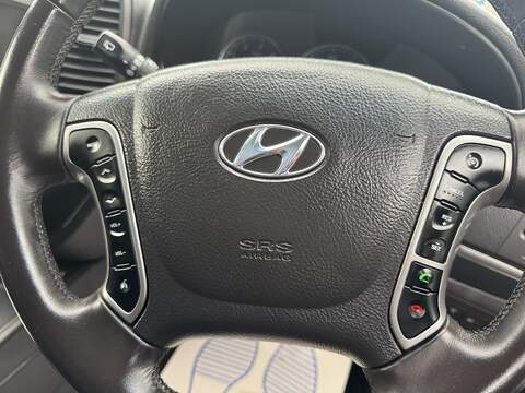Hyundai Santa Fe 2.2 CRDi Premium SUV 5dr Diesel Auto 4WD Euro 5 (7 seat) (194 bhp) - U75178