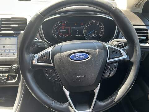 Ford Mondeo 2.0 TDCi Titanium Hatchback 5dr Diesel Manual Euro 6 (s/s) (150 ps) - U75200