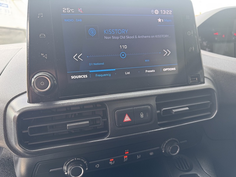 Peugeot Partner 1.5 BlueHDi 1000 Professional Standard Panel Van 5dr Diesel Manual SWB Euro 6 (100 bhp) - U75203