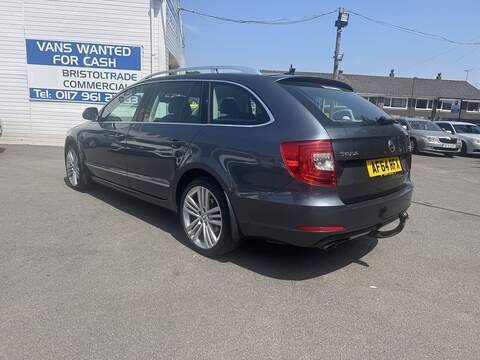 Skoda Superb 2.0 TDI Elegance Estate 5dr Diesel DSG Euro 5 (s/s) (170 ps) - U75214