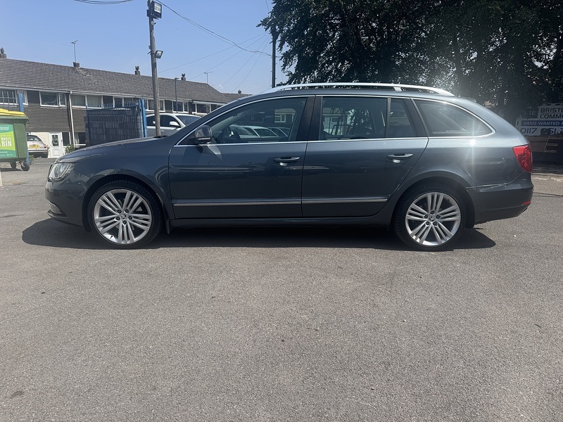 Skoda Superb 2.0 TDI Elegance Estate 5dr Diesel DSG Euro 5 (s/s) (170 ps) - U75214
