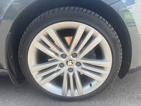 Skoda Superb 2.0 TDI Elegance Estate 5dr Diesel DSG Euro 5 (s/s) (170 ps) - U75214
