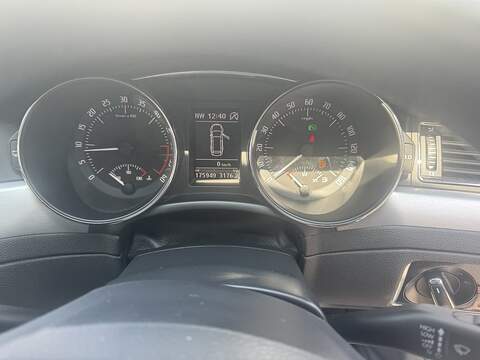 Skoda Superb 2.0 TDI Elegance Estate 5dr Diesel DSG Euro 5 (s/s) (170 ps) - U75214
