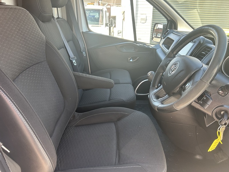 Vauxhall Vivaro 1.6 CDTi 2900 BiTurbo ecoTEC Sportive Panel Van 5dr Diesel Manual L2 H1 Euro 6 (s/s) (125 ps) - U75221