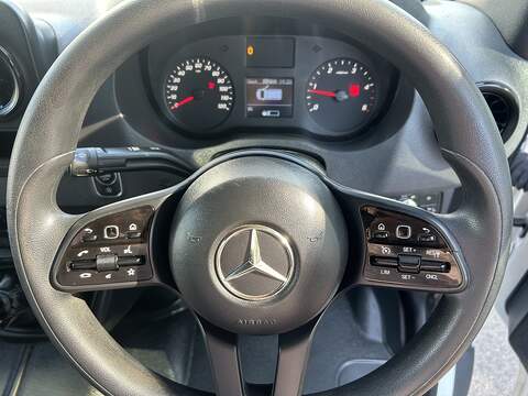 Mercedes-Benz Sprinter 2.0 315 CDI Progressive Panel Van 5dr Diesel Manual RWD L2 H2 Euro 6 (s/s) (150 ps) - U75222