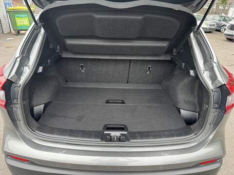 Nissan Qashqai 1.5 dCi Tekna SUV 5dr Diesel Manual Euro 6 (s/s) (110 ps) - U75224