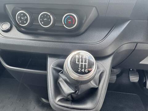 Renault Trafic 2.0 dCi Blue SL30 Advance Panel Van 5dr Diesel Manual L1 H1 Euro 6 (s/s) (130 ps) - U75228