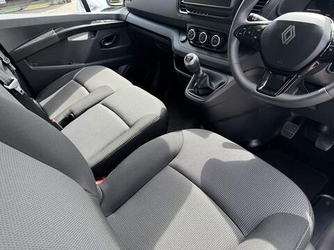 Renault Trafic 2.0 dCi Blue SL30 Advance Panel Van 5dr Diesel Manual L1 H1 Euro 6 (s/s) (130 ps) - U75228