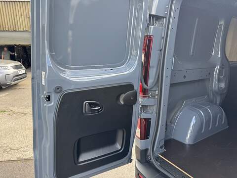 Renault Trafic 2.0 dCi Blue SL30 Advance Panel Van 5dr Diesel Manual L1 H1 Euro 6 (s/s) (130 ps) - U75228