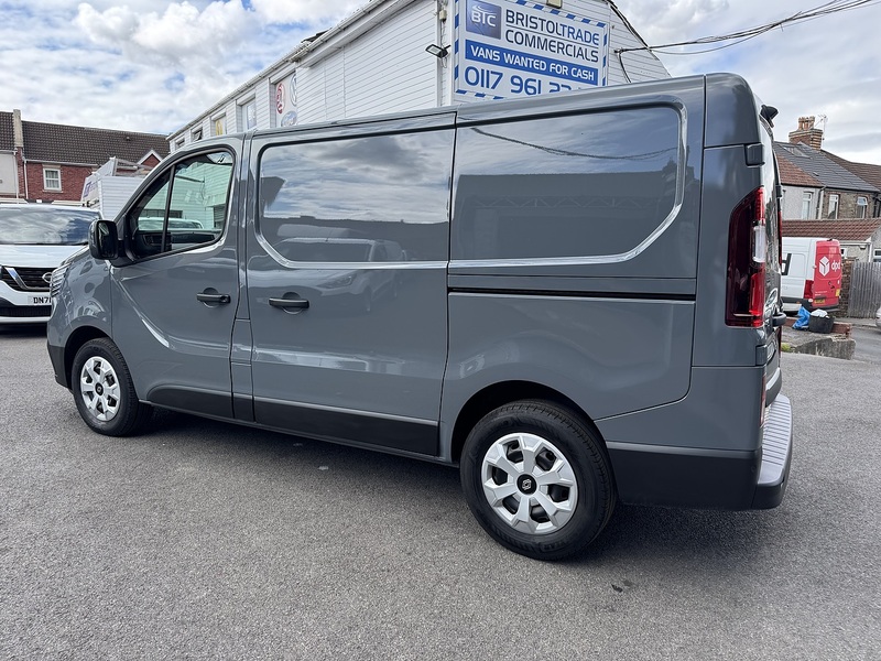 Renault Trafic 2.0 dCi Blue SL30 Advance Panel Van 5dr Diesel Manual L1 H1 Euro 6 (s/s) (130 ps) - U75228