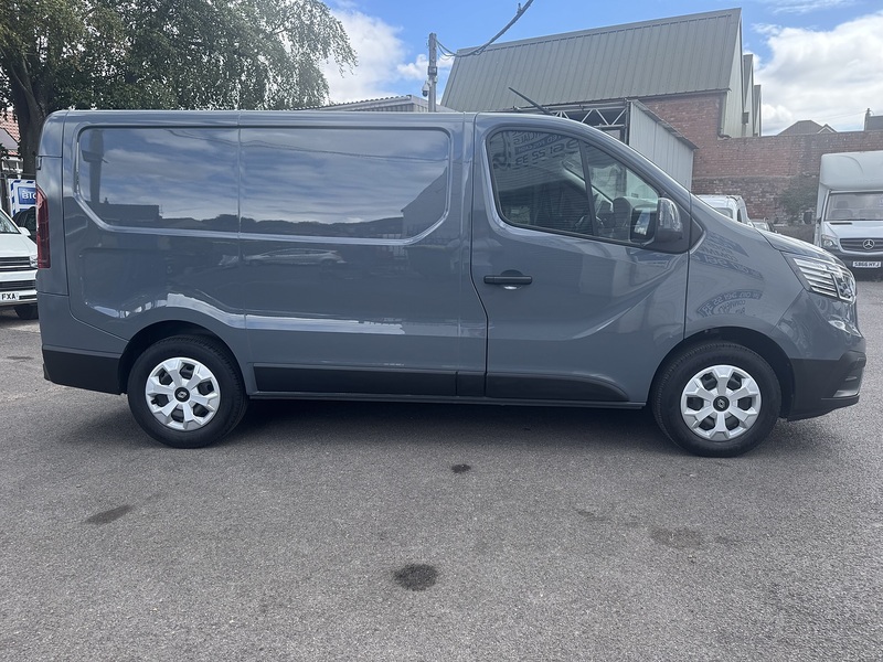 Renault Trafic 2.0 dCi Blue SL30 Advance Panel Van 5dr Diesel Manual L1 H1 Euro 6 (s/s) (130 ps) - U75228